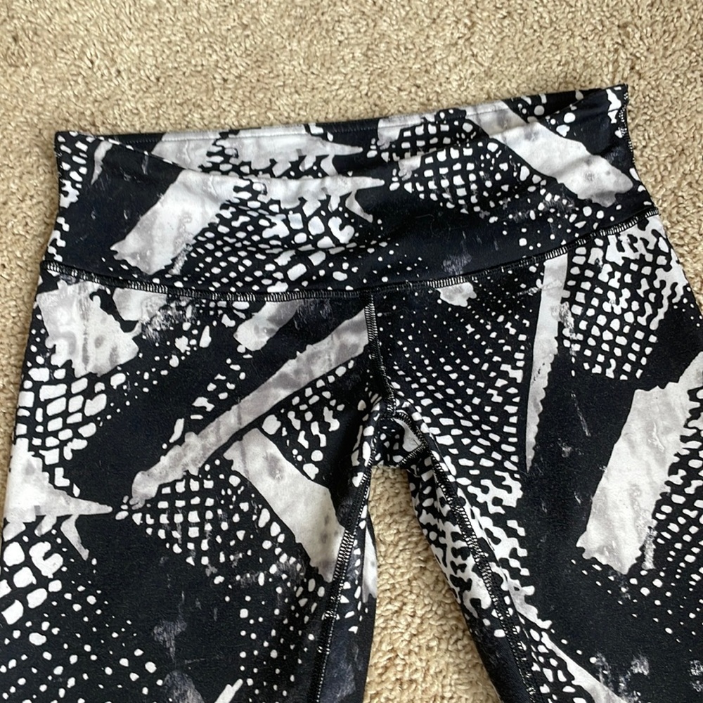 Lululemon leggings black and white 8